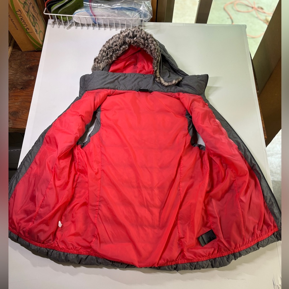 The North Face Women’s Aconcagua Down Vest w/ Faux-Fur Hood size Large - Picture 3 of 8